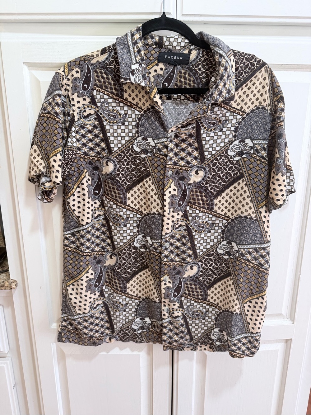 PacSun Short Sleeve Button-Up Shirt in Beige, Brown and Gray